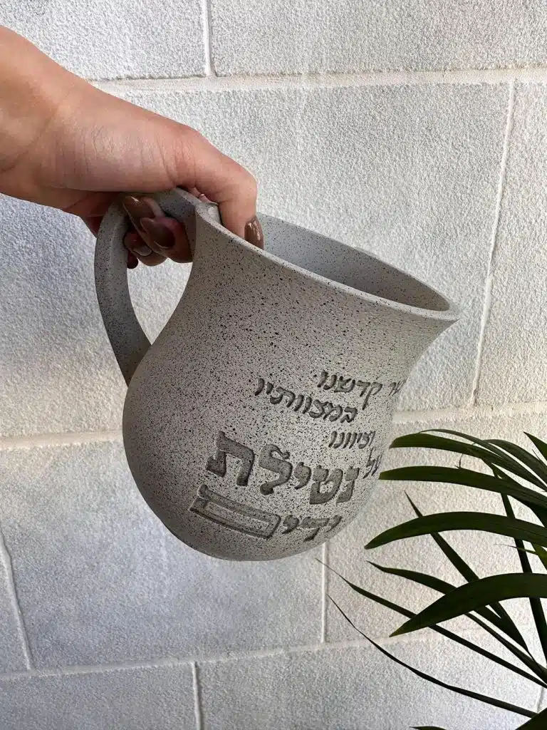 bf66bb74-cf43-4e66-b82c-2fa2aff78a64