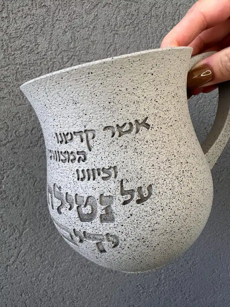 bf66bb74-cf43-4e66-b82c-2fa2aff78a64