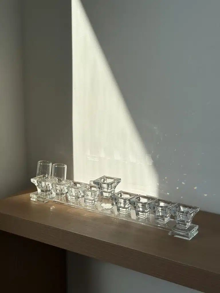 חנוכיית קריסטל מהודרת בעיצוב יוקרתי - לשולחן חג החנוכה