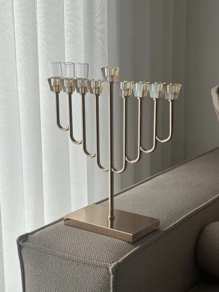 חנוכיית קריסטל מהודרת בעיצוב יוקרתי - לשולחן חג החנוכה