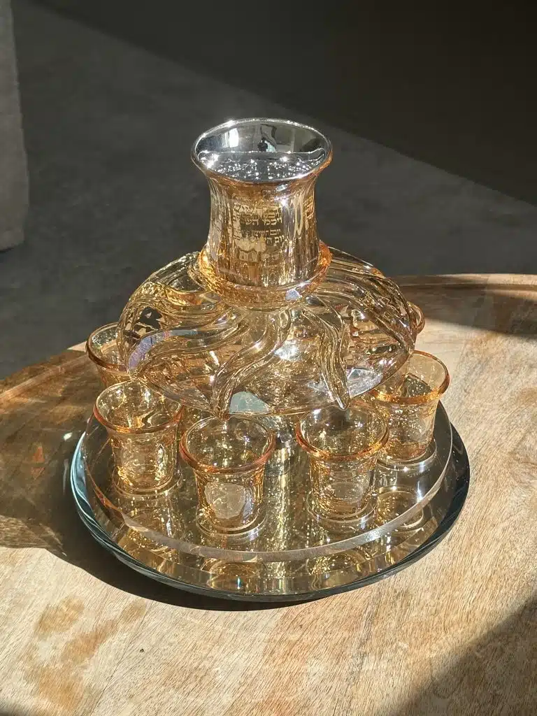 מחלק יין מהודר מקריסטל - קולקציית גביעי קידוש