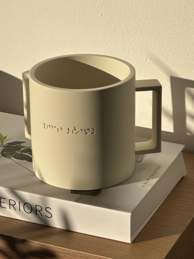 נטלה מהודרת בטון – יוקרה וקדושה לבית | שלוה בארמונותיך